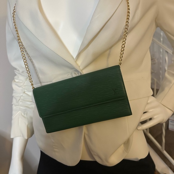 Louis Vuitton Green Sarah Epi Wallet - Picture 4 of 13